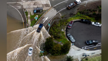 കാലിഫോർണിയയുടെ വിവിധ ഭാഗങ്ങളിൽ ശക്തമായ മഴയും കടൽക്ഷോഭവും പ്രളയവും; ജാഗ്രത തുടരുന്നു