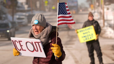 ‘ഓപ്പറേഷൻ മെട്രോ സർജ്’ അവസാനിക്കുന്നു, പക്ഷേ…’; കൂട്ട നാടുകടത്തൽ തുടരുമെന്ന് വ്യക്തമാക്കി ടോം ഹോമൻ, ട്രംപിൻ്റെ നയങ്ങൾ തുടരും