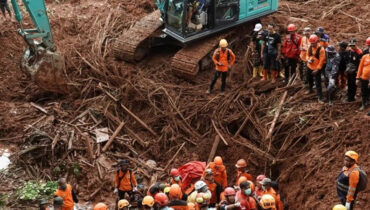 ഇന്തോനേഷ്യയിലെ പടിഞ്ഞാറൻ ജാവ പ്രവിശ്യയിൽ മണ്ണിടിച്ചിലിൽ ഏഴ് പേർ മരിച്ചു; 82 പേരെ കാണാതായി, ദുരന്തത്തിനിരയായത് ഉറങ്ങിക്കിടന്നവർ, തിരച്ചിൽ തുടരുന്നു
