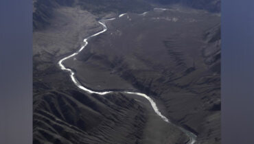 ഇന്ത്യ സിന്ധു നദീജല കരാർ താത്കാലികമായി നിർത്തിവച്ചതോടെ  പാക്കിസ്ഥാൻ കടുത്ത ജലക്ഷാമത്തിലേക്ക്, പ്രധാന ഡാമുകളെല്ലാം വറ്റുന്നു