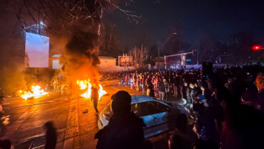 പ്രതിഷേധ തീ അടങ്ങാതെ ഇറാൻ; 544 പേരെങ്കിലും കൊല്ലപ്പെട്ടതായി മനുഷ്യാവകാശ സംഘടനകൾ, 10,681-ലധികം പേരെ ഇറാൻ ഭരണകൂടം തടവിലാക്കി