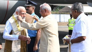 പ്രധാനമന്ത്രി തിരുവനന്തപുരത്ത്; അമൃത്‌ ഭാരത് ഫ്ലാഗ് ഓഫ് ചെയ്തു, ‘സുഹൃത്തുക്കളേ’ എന്ന് മലയാളത്തിൽ അഭിസംബോധന, കേരളത്തിനൊപ്പമെന്ന് ഉറപ്പ്