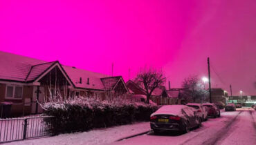 ബർമിംഗ്ഹാമിലെ ആകാശം പെട്ടെന്ന് പിങ്ക് നിറമായി, വിടർന്ന കണ്ണുകളിലാകെ അത്ഭുതം, ഇതെന്താ പറ്റിയത്? നോർത്തേൺ ലൈറ്റ്‌സ് അല്ല, പിന്നെയോ?