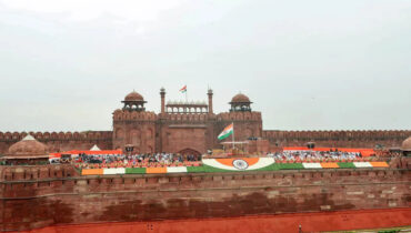രാജ്യം 77ാം റിപ്പബ്ലിക് ദിനാഘോഷ നിറവിൽ, പഴുതടച്ച സുരക്ഷയിൽ ചെങ്കോട്ട, പരേഡ് 10.30 ന്