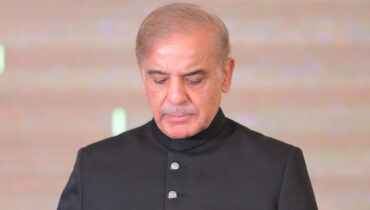 “ഞങ്ങൾക്ക് ലജ്ജ തോന്നുന്നു, ലോകമെമ്പാടും പണത്തിനായി യാചിക്കേണ്ടിവരുന്നു” : തുറന്നുസമ്മതിച്ച് പാക് പ്രധാനമന്ത്രി