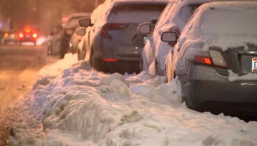 ഷിക്കാഗോ തണുത്തുവിറയ്ക്കുന്നു; നഗരത്തിലും പരിസര പ്രദേശങ്ങളിലും കനത്ത മഞ്ഞുവീഴ്ച, വ്യോമ ഗതാഗതത്തെ ബാധിച്ചു