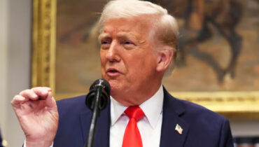 വിപ്ലവകരമായ നിർദ്ദേശവുമായി ട്രംപ്; ക്രെഡിറ്റ് കാർഡ് പലിശ ഇനി 10 ശതമാനത്തിൽ കൂടരുത്, ബാങ്കിംഗ് മേഖലയിൽ പ്രതിഷേധം