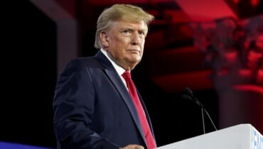 ‘റഷ്യൻ ഭീഷണി’ ആവർത്തിച്ച് ട്രംപ്; ഗ്രീൻലാൻഡിൽ നിന്നും തിരിച്ചുപോക്കില്ല, നാറ്റോയുടെ മുന്നറിയിപ്പ് യൂറോപ്പ് കേൾക്കുന്നില്ലെന്നും ട്രംപ്