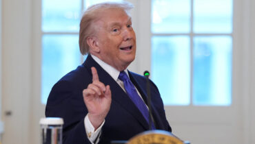 ട്രംപ് ഫയൽ ചെയ്ത 10 ബില്യൺ ഡോളറിൻ്റെ മാനനഷ്ടക്കേസ് തള്ളിക്കളയണമെന്ന് ബിബിസി കോടതിയിൽ, ഫ്ലോറിഡ കോടതിക്ക് ഈ കേസ് പരിഗണിക്കാൻ അധികാരമില്ലെന്നും വാദം