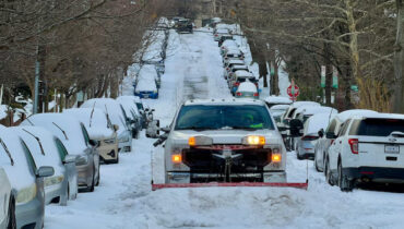 ശീത കൊടുങ്കാറ്റിലും മഞ്ഞുവീഴ്ചയിലും അമേരിക്കയിൽ നാല്പതിലേറെ മരണങ്ങൾ, വൈദ്യുതിയില്ലാതെ 5,00,000-ത്തിലധികം ഉപഭോക്താക്കൾ