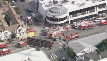 ലോസ് ആഞ്ചലസിലെ ഗ്രോസറി സ്റ്റോറിലേക്ക് കാർ പാഞ്ഞുകയറി; മൂന്ന് മരണം, രണ്ട് പേർക്ക് ഗുരുതര പരുക്ക്, അപകടമുണ്ടാക്കിയത് 70കാരി ഓടിച്ച കാർ