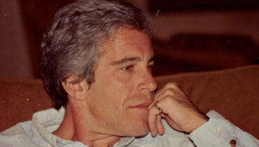 എഫ്‌ബിഐ അന്വേഷണം ആരംഭിച്ച ദിവസം 1200 ലിറ്ററിലധികം ആസിഡ് എപ്‌സ്റ്റീൻ വാങ്ങിയതായി പുതിയ രേഖകൾ പുറത്ത്; മൃതദേഹങ്ങൾ നശിപ്പിക്കാനാകാമെന്ന് ചർച്ചകൾ