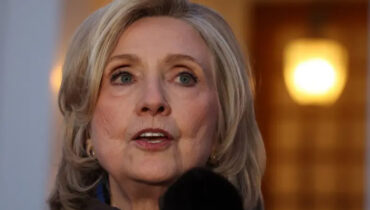 ‘സത്യം പുറത്തുവരുന്നത് കാണാൻ ആഗ്രഹിക്കുന്നു’ എപ്സ്റ്റീനെ കണ്ടിട്ടില്ലെന്ന് മൊഴി നൽകി ഹിലരി ക്ലിൻ്റൺ, രാഷ്ട്രീയ നാടകമെന്നും വിമർശനം