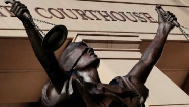 ഒബാമ ജഡ്ജി എന്നുള്ള ട്രംപിന്റെയടക്കം പരാമ‌ർശങ്ങൾ, ജഡ്ജിമാർക്കെതിരെയുള്ള ‘അനാവശ്യ’ ആക്രമണങ്ങൾ അനുവദിക്കില്ല; പുതിയ പെരുമാറ്റച്ചട്ടം