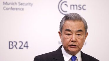 അമേരിക്കയുടെ ‘ബഹുമാനം’ സ്വാഗതാർഹമെന്ന് ചൈന; ട്രംപ് ഷി ജിൻപിംഗിനോട് കാണിക്കുന്ന ആദരവ് ശ്രദ്ധേയമെന്നും വിദേശകാര്യ മന്ത്രി