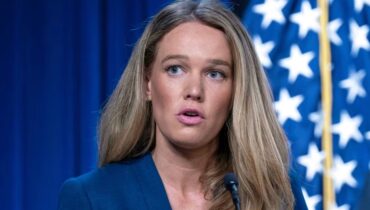 ട്രംപിന്റെ നയങ്ങളെ ആവേശപൂർവ്വം പിന്തുണച്ചു, ഒടുവിൽ അപ്രതീക്ഷിത രാജി; ആഭ്യന്തര സുരക്ഷാ വകുപ്പ് മുഖ്യ വക്താവ് ട്രിസിയ മക്ലോഗ്ലിൻ പടിയിറങ്ങി