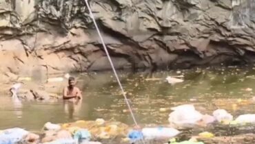 ഏഴ് മണിക്കൂർ നീണ്ട രക്ഷാപ്രവർത്തനം, ക്വാറിയിലെ വെള്ളക്കെട്ടില്‍ വീണ ലോറിയില്‍ കുടുങ്ങിയ ക്ലീനര്‍ക്ക് ദാരുണാന്ത്യം