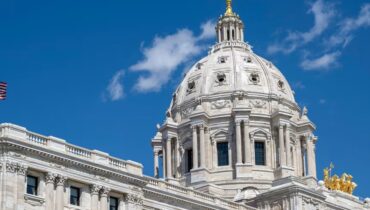 മിനിസോട്ടയെ വരിഞ്ഞുമുറുക്കി ട്രംപ്, 25.9 കോടി ഡോളർ ഫണ്ട് തടഞ്ഞുവെച്ചു; മെഡിക്കെയ്ഡ് പദ്ധതികളിൽ വ്യാപക ക്രമക്കേടെന്ന് ആരോപണം