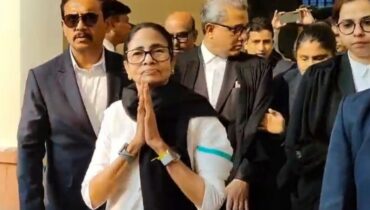 എസ്ഐആർ പരിഷ്കരണം; ജനാധിപത്യം സംരക്ഷിക്കാനാണ് തന്റെ പോരാട്ടം, സുപ്രീം കോടതിയിൽ നേരിട്ട് വാദിച്ച് ബംഗാൾ മുഖ്യമന്ത്രി മമത ബാനർജി