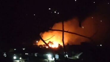 സംഘർഷഭരിതമായി മണിപ്പൂർ; കുക്കി വിഭാഗത്തിലുള്ളവരുടെ വീടുകൾക്ക് തീയിട്ട് നാഗകൾ, പ്രദേശത്ത് കർഫ്യൂ പ്രഖ്യാപിച്ചു