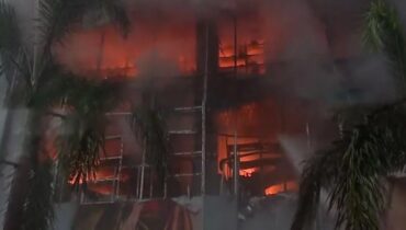 കോഴിക്കോട് ജയലക്ഷ്മി ടെക്സ്റ്റൈൽസിൽ വൻ തീപിടിത്തം; കൂടുതൽ നിലകളിലേക്ക് തീ പടരുന്നു