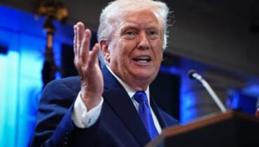 സുപ്രീംകോടതി വിദേശ സ്വാധീനത്തിൽപ്പെട്ടു; താരിഫ് വിധിക്ക് പിന്നാലെ കടുത്ത ആരോപണവുമായി ട്രംപ്, ഇന്ത്യൻ ബന്ധമുള്ള അമേരിക്കൻ കമ്പനികൾക്കും അഭിഭാഷകർക്കും വിമർശനം