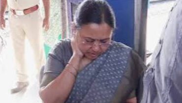 കെഎസ്‍യു പ്രതിഷേധത്തിനിടെ ആരോഗ്യമന്ത്രി വീണ ജോർജിന്റെ കഴുത്തിന് പരിക്ക്