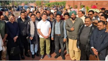 ഇന്ത്യ-യുഎസ് വ്യാപാര കരാറിൽ ലോക്സഭയിൽ പ്രതിഷേധം കത്തി, നടപടിയെടുത്ത് സ്പീക്കർ, ഹൈബിയും ഡീനുമടക്കം 8 പ്രതിപക്ഷ എംപിമാർക്ക് സസ്പെൻഷൻ