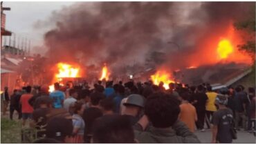 പുതിയ സർക്കാരിന് കനത്ത വെല്ലുവിളിയായി മണിപ്പൂരിൽ വീണ്ടും സംഘർഷം രൂക്ഷമാകുന്നു; ഉഖ്രുലിൽ വീടുകൾക്ക് തീയിട്ടു, കർഫ്യൂ പ്രഖ്യാപിച്ചു