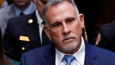 യുഎസ് ലേബർ സെക്രട്ടറിയുടെ ഭർത്താവിനെതിരെ ലൈംഗികാതിക്രമ ആരോപണം; ഡിപ്പാർട്ട്‌മെൻ്റ് ആസ്ഥാനത്ത് പ്രവേശിക്കുന്നത് വിലക്കി