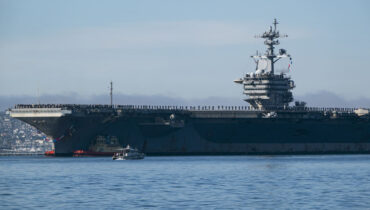 അറബിക്കടലിൽ യുഎസ്എസ് എബ്രഹാം ലിങ്കന് നേരെ പാഞ്ഞടുത്ത് ഡ്രോൺ; വെടിവച്ചിട്ടെന്ന് യുഎസ് സൈന്യം, പിന്നിൽ ഇറാൻ?