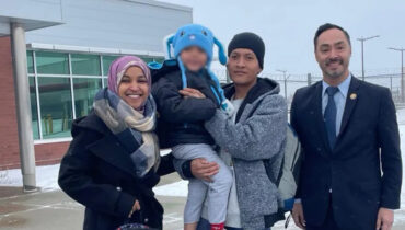 ആശ്വാസ നിമിഷങ്ങൾ; ഐസിഇ കസ്റ്റഡിയിലെടുത്ത അഞ്ചു വയസ്സുകാരനും പിതാവും തിരികെ മിനസോട്ടയിലെത്തി