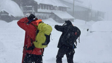 കാലിഫോർണിയയിൽ മഞ്ഞുവീഴ്ച: പത്ത് സ്കീയിംഗ് താരങ്ങളെ കാണാതായി, രക്ഷാപ്രവർത്തനം തുടരുന്നു