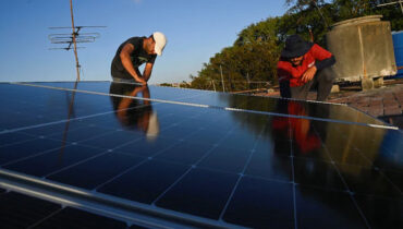 ഇന്ത്യയുൾപ്പെടെയുള്ള മൂന്ന് രാജ്യങ്ങളിൽ നിന്നുള്ള സൗരോർജ്ജ സെല്ലുകൾക്കും പാനലുകൾക്കും സബ്സിഡി വിരുദ്ധ തീരുവ പ്രഖ്യാപിച്ച് അമേരിക്ക