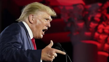 ഇനിയും നടപ്പാകാതെ യുഎസ് സുപ്രീം കോടതിയുടെ ചരിത്രപരമായ വിധി; ഇറക്കുമതിക്കാർ ഇപ്പോഴും ‘ട്രംപിൻ്റെ തീരുവ’ അടയ്ക്കണം