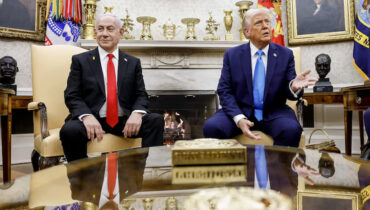 മിഡിൽ ഈസ്റ്റ് സംഘർഷം : വൈറ്റ് ഹൗസിലെത്തി നെതന്യാഹു; ഇറാൻ ആണവ ചർച്ചയ്ക്ക് തയ്യാറായില്ലെങ്കിൽ ആക്രമിക്കുമെന്ന് ട്രംപ്