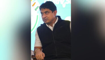 എഐ ഉച്ചകോടിക്കിടെ മോദിക്കെതിരെ ഷർട്ടൂരി പ്രതിഷേധം; യൂത്ത് കോൺഗ്രസ് ദേശീയ അധ്യക്ഷൻ അറസ്റ്റിൽ