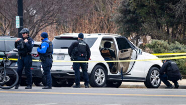 യുഎസ് ക്യാപിറ്റോൾ കെട്ടിടത്തിലേക്ക് നിറ തോക്കുമായി ഓടി 18-കാരൻ, പിടികൂടി പൊലീസ്