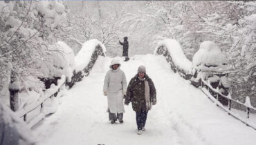 അമേരിക്കയുടെ കിഴക്കൻ തീരത്ത് റെക്കോർഡ് മഞ്ഞുവീഴ്ച; 5,000-ത്തിലധികം വിമാനങ്ങൾ റദ്ദാക്കി, വൈദ്യുതിയില്ലാതെ ദശലക്ഷക്കണക്കിന് ആളുകൾ
