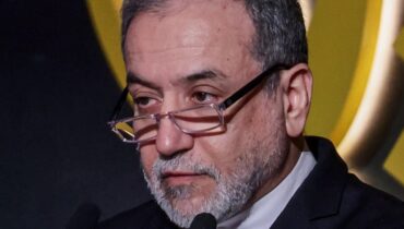 ഇറാൻ മിസൈലുകളെ യുഎസ് സൈനികർ ഭയക്കുന്നുവെന്ന് വിദേശകാര്യ മന്ത്രി, ജനങ്ങളെ മനുഷ്യമതിലായി ഉപയോഗിക്കുന്നുവെന്ന് കടുത്ത ആരോപണം