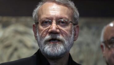 വലിയ വില നൽകാൻ രാജ്യം സന്നദ്ധം, പക്ഷേ മുട്ടുമടക്കില്ലെന്ന് ഇറാൻ; ദീർഘകാല യുദ്ധത്തിന് സജ്ജമെന്ന് ദേശീയ സുരക്ഷാ മേധാവി