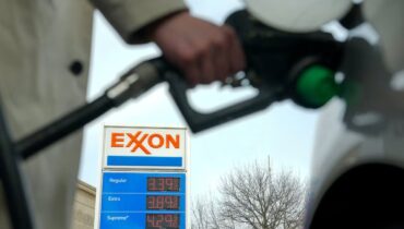 ഇറാൻ യുദ്ധം അമേരിക്കയെ പിടിച്ചുലയ്ക്കുന്നു; ഇന്ധനവില കുതിച്ചുയരുന്നു, ആഗോള വിപണിയിൽ കനത്ത ആഘാതം