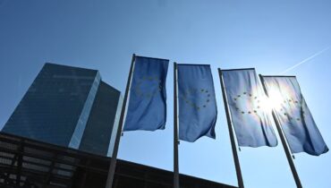 കാര്യങ്ങൾ നിസാരമല്ല, മുന്നറിയിപ്പുമായി യൂറോപ്യൻ സെൻട്രൽ ബാങ്ക്; മിഡിൽ ഈസ്റ്റ് യുദ്ധം ആഗോള സമ്പദ്‌വ്യവസ്ഥയ്ക്ക് ഭീഷണി