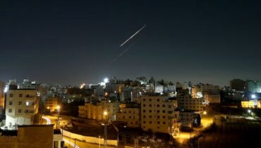 വെടിനിർത്തലിന് ഇപ്പോഴില്ലെന്ന് ഇറാൻ, അമേരിക്കയുമായുള്ള ചർച്ചകൾ ‘യുക്തിരഹിതമെന്ന്’ ടെഹ്‌റാൻ; 15 നിർദ്ദേശങ്ങളുമായി വാഷിംഗ്ടൺ