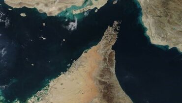 നാലാം ദിനത്തിലും സംഘർഷം അതിരൂക്ഷം; ഹോർമുസ് കടലിടുക്ക് അടച്ച് ഇറാൻ