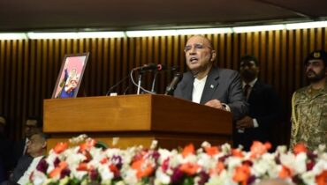 ഇന്ത്യ മറ്റൊരു യുദ്ധത്തിന് തയ്യാറെടുക്കുകയാണെന്ന് പാകിസ്‌താൻ പ്രസിഡന്റ, ചർച്ചകളിലേക്ക് മടങ്ങണമെന്നാവശ്യം