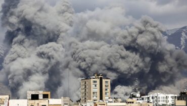 ഇറാന് വൻനാശനഷ്ടമുണ്ടാക്കി അമേരിക്ക; 17 കപ്പലുകൾ നശിപ്പിച്ചു, കൂടുതൽ സൈനികരെ എത്തിക്കുമെന്ന് യുഎസ്