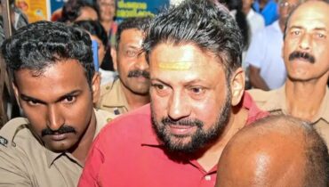 ശബരിമല സ്വർണക്കൊള്ള; ഇഡിയ്ക്ക് മുന്നിൽ ഹാജരായി  തന്ത്രി കണ്ഠര് രാജീവർ