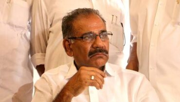 മന്ത്രി എ.കെ. ശശീന്ദ്രൻ   എലത്തൂരിൽ വീണ്ടും മത്സരിക്കാൻ ജാതീയ പ്രചാരണം നടത്തുന്നതായി പരാതി