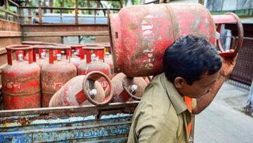 പശ്ചിമേഷ്യൻ സംഘർഷം; രാജ്യത്ത് ഇന്ധന ക്ഷാമമില്ലെന്ന് കേന്ദ്രം